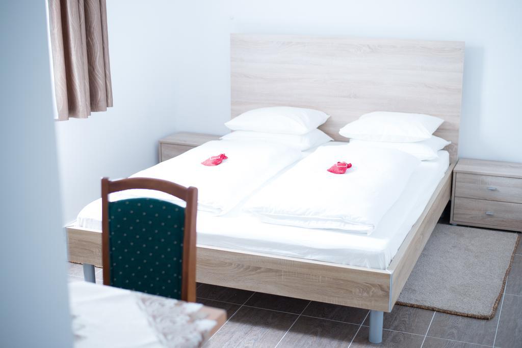 Cafe 168 Bed and Breakfast Wenen Kamer foto