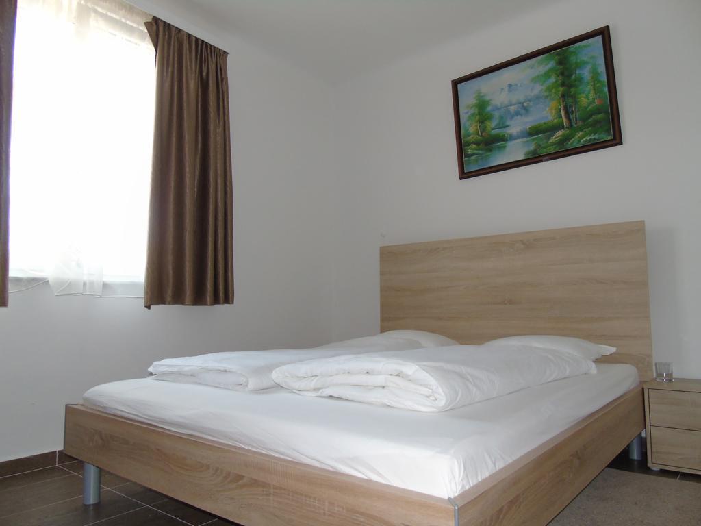 Cafe 168 Bed and Breakfast Wenen Kamer foto