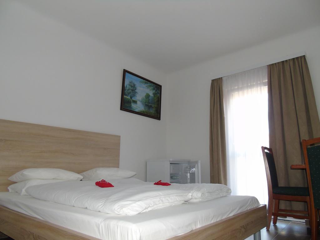 Cafe 168 Bed and Breakfast Wenen Kamer foto