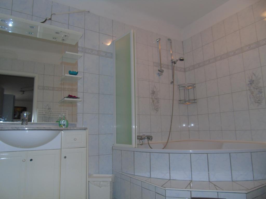 Cafe 168 Bed and Breakfast Wenen Kamer foto