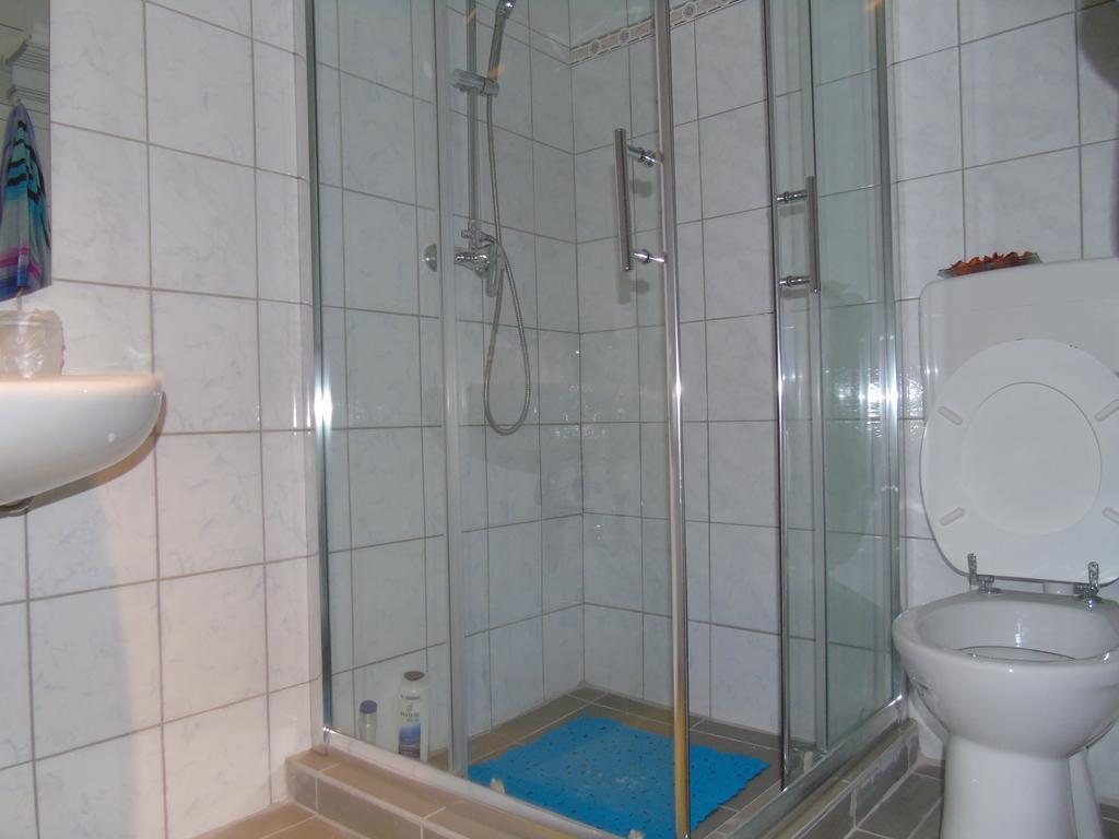 Cafe 168 Bed and Breakfast Wenen Kamer foto