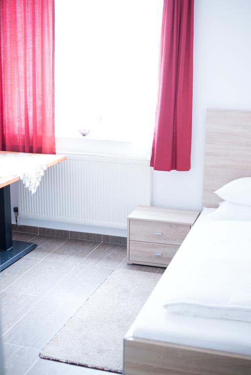 Cafe 168 Bed and Breakfast Wenen Kamer foto