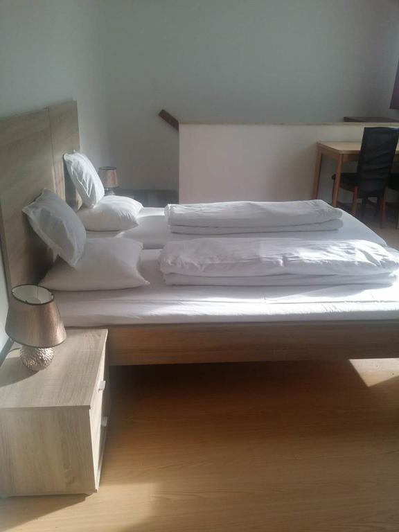 Cafe 168 Bed and Breakfast Wenen Buitenkant foto