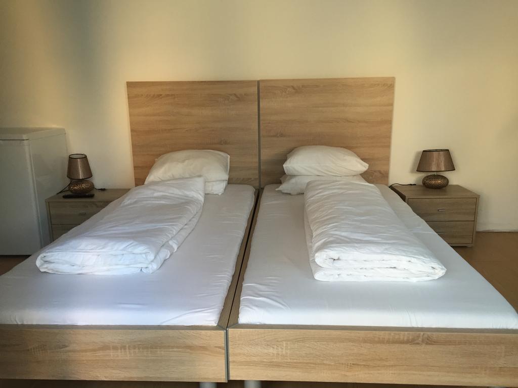 Cafe 168 Bed and Breakfast Wenen Buitenkant foto